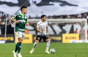 Giuliano jogando contra o Palmeiras na Neo Qumica Arena