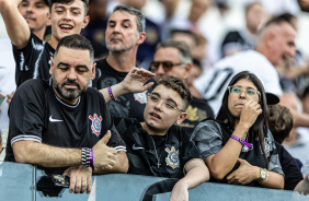 Torcida do Corinthians na arquibancada antes do Drbi