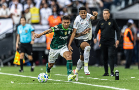 Wesley tentar desarmar jogador do Palmeiras; Luxemburgo aparece atrs