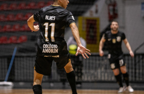 Alves de costas no jogo do Corinthians contra o Santo Andr pelo Paulista de Futsal