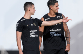 Gabriel Moscardo e Verssimo rindo durante treino no CT