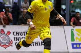 goleiro Vanderson contra o Joinville pela Liga Nacional de Futsal