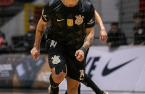 Lucas Martins em ao pelo Corinthians na partida contra o Santo Andr