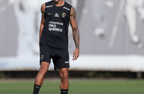 Lucas Verssimo no treino com o restante do elenco corinthiano