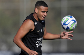 Murillo durante treino do Corinthians no CT