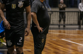 Tcnico Deividy Hadson comandando Corinthians contra o Santo Andr pelo Paulista de Futsal