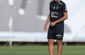 Wesley rindo durante treino do Corinthians no CT Joaquim