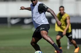 Gil com a bola no treinamento