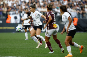 Gabi Zanotti com a bola na final contra a Ferroviria