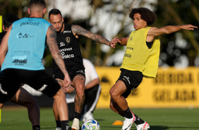 Biro e Maycon no treino desta segunda-feira