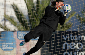 Cssio fazendo defesa no treino do Corinthians