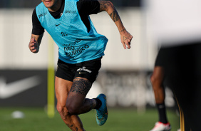 Fbio Santos durante treino no CT