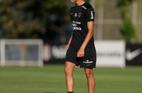 Fernando Vera treinando com o profissional do Corinthians nesta segunda