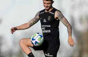 Léo Mana durante treino do Corinthians