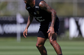 Gil durante treino do Corinthians