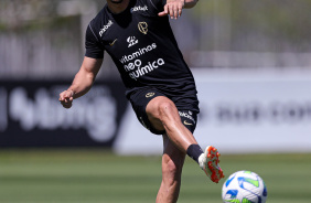 Giuliano passando a bola