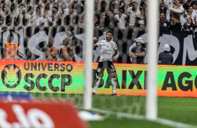 Yuri Alberto comemorando gol contra o Grmio pelo Campeonato Brasileiro