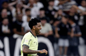 Gil sorrindo aps balanar as redes contra o Botafogo