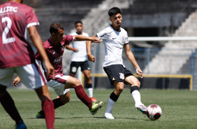 Miguel realizando passe no jogo entre Corinthians e Juventus pelo Paulisto Sub-17