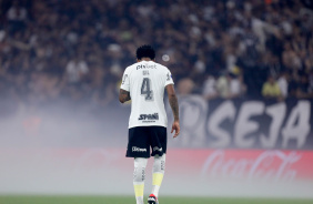 Gil de costas no jogo entre Corinthians e Fortaleza pela Sul-Americana