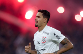 Lucas Verssimo antes do jogo entre Corinthians e Fortaleza pela Sul-Americana