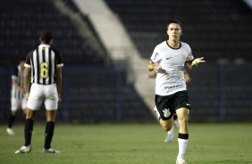 Kau Henrique celebrando o gol marcado contra o Santos pelo Brasileiro Sub-17