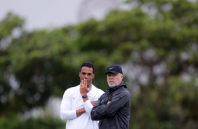Lzaro e Mano Menezes no treino do Corinthians desta quinta-feira antes do Majestoso