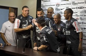 Mano Menezes com jogadores do Corinthians em 2010
