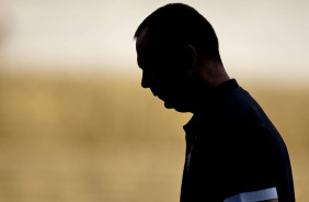 Mano Menezes durante treino do Corinthians em 2010