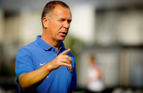 Mano Menezes treinando o Corinthians durante 2014