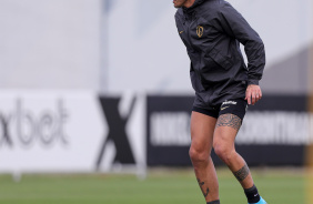 Fábio Santos durante treino do Corinthians no CT Joaquim Grava
