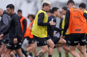 Fagner em ao durante treino do Corinthians no CT Joaquim Grava