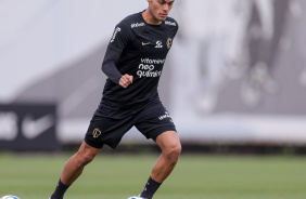 Fausto durante treino do Corinthians no CT Joaquim Grava