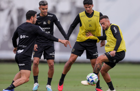 Jogadores do Corinthians durante treino do Corinthians no CT Joaquim Grava