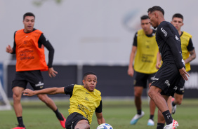 Pedro e Ruan Oliveira durante treino do Corinthians no CT Joaquim Grava