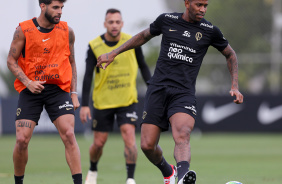 Yuri Alberto e Gil durante treino do Corinthians no CT Joaquim Grava