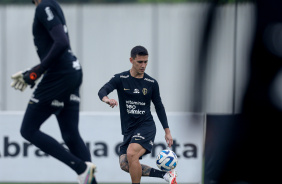 O meia Matas Rojas durante treino do Corinthians antes do duelo contra o Fortaleza