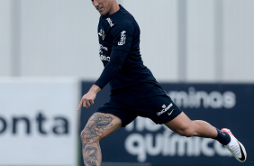 O meia Matas Rojas durante treino do Corinthians antes do duelo contra o Fortaleza pela Sula