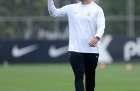Preparador fsico Diogo Linhares durante treino do Corinthians