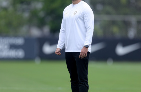 Preparador fsico Diogo Linhares durante treino do Corinthians
