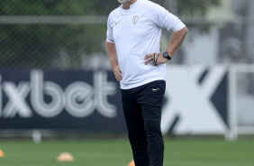 Tcnico Mano Menezes no CT Joaquim Grava