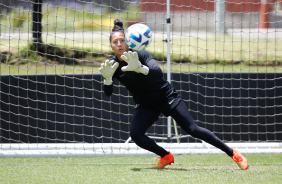 Kemelli em ao no treino do Corinthians Feminino