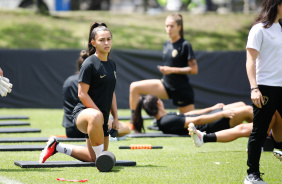 Mariza se alongando antes do treino