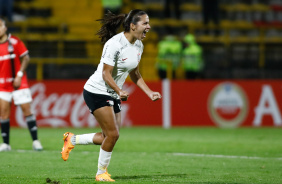 Millene comemorando gol na estreia da Libertadores Feminina