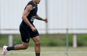 Lucas Verssimo participando de treino no CT Joaquim Grava