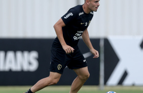 Thomas Agustn, volante do Sub-20, em treino da equipe profissional