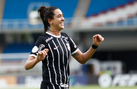 Andressa celebra gol marcado pelo Corinthians contra o Libertad-Limpeño