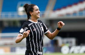 Andressa celebra gol marcado pelo Corinthians contra o Libertad-Limpeo