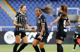 Gabi Zanotti, Vic Albuquerque e Jheniffer celebram gol do Corinthians