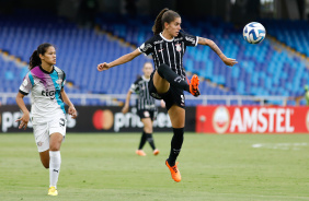 Jheniffer no jogo entre Corinthians e Libertad-Limpeo